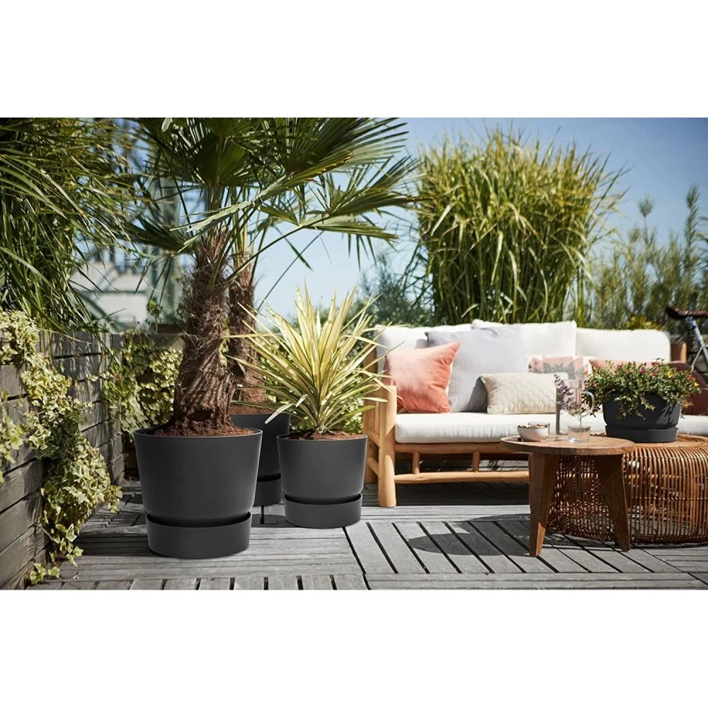 Elho 25cm Living Black Greenville Round Planter 4 Elho 25cm Living Black Greenville Round Planter - Image 4